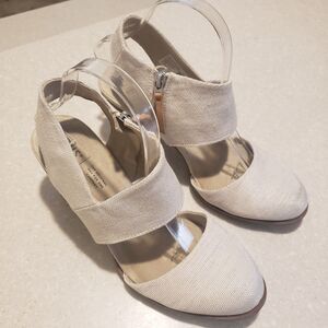 Women’s TOMS, MAJORCA Cutout Heeled Sandal (Natural) Size 10 biedge